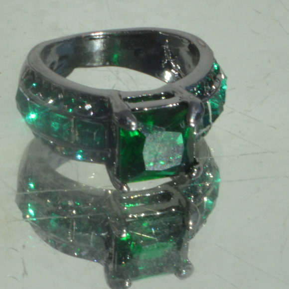 Emerald Green 18k Black Gold Ring Dinner Cocktail - Picture 4 of 6